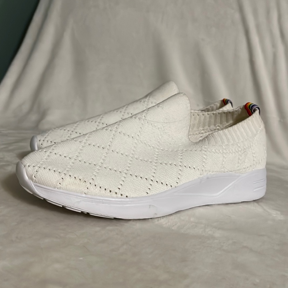 Steve Madden size 9 slip on fabric athletic shoes